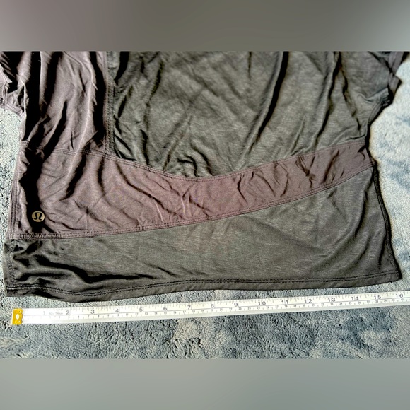 Lululemon Inhibitions Black Crop Tee Size 4 Athletic Shirt Cut out Top yoga - Picture 7 of 8